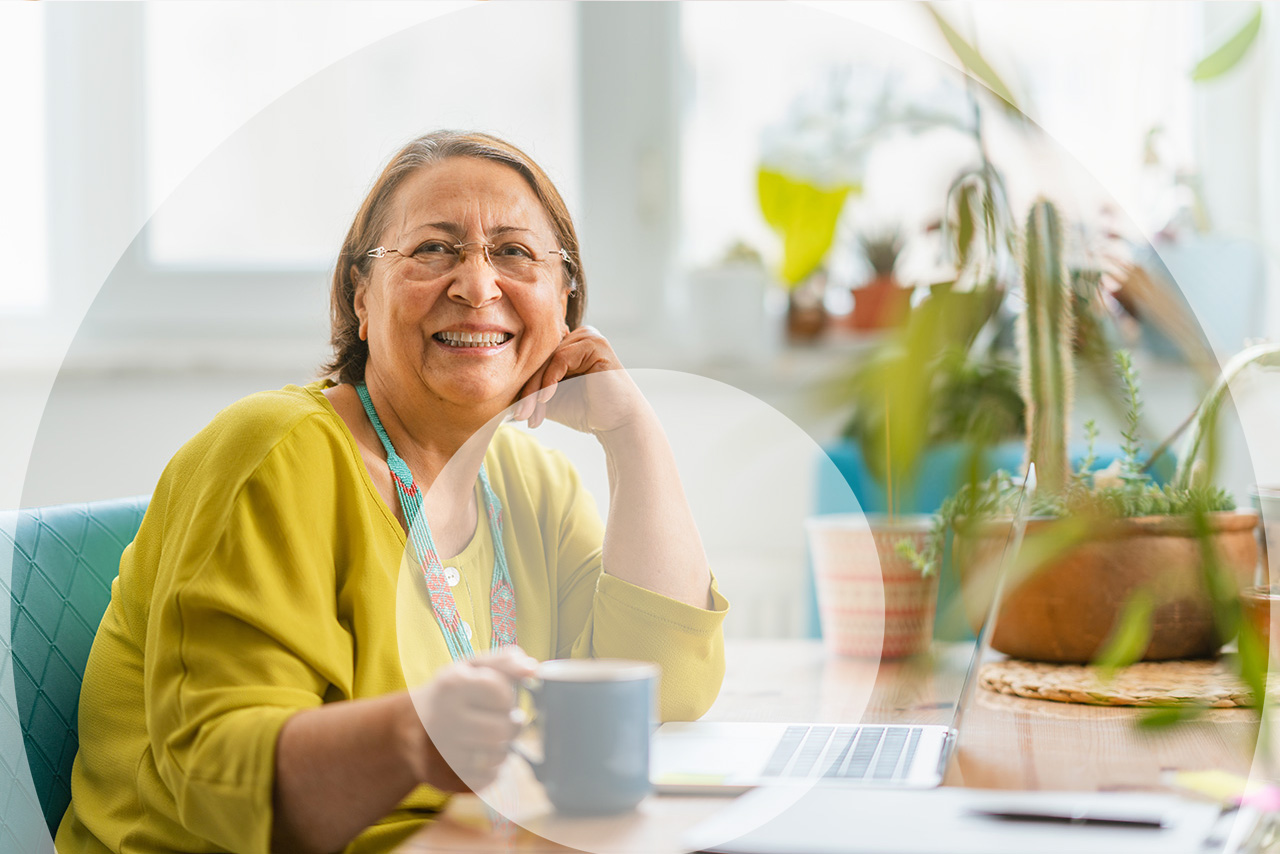 Familia Franchise Consultancy Franchise consultant drinking tea