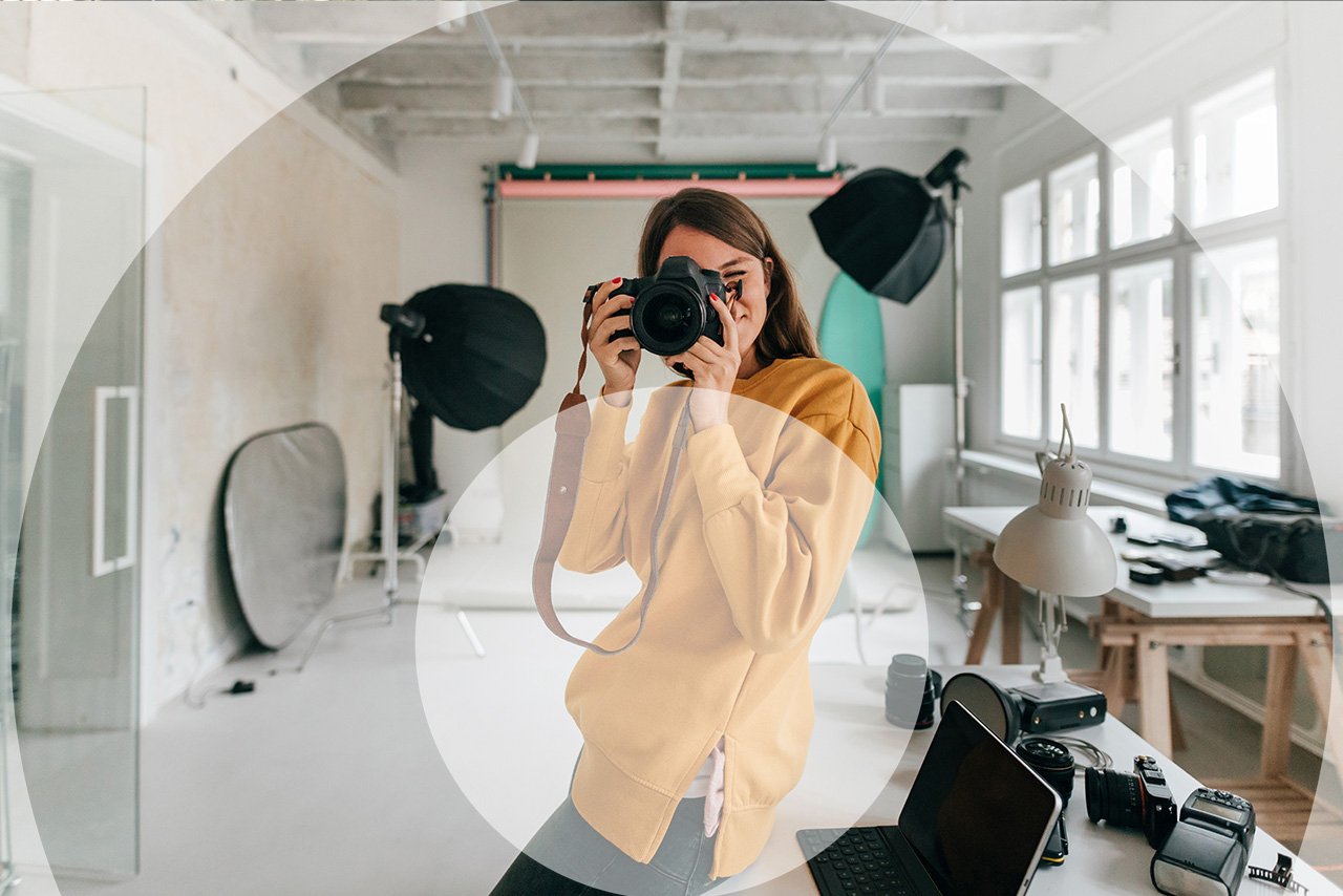 Familia Franchise Consultant taking a photo